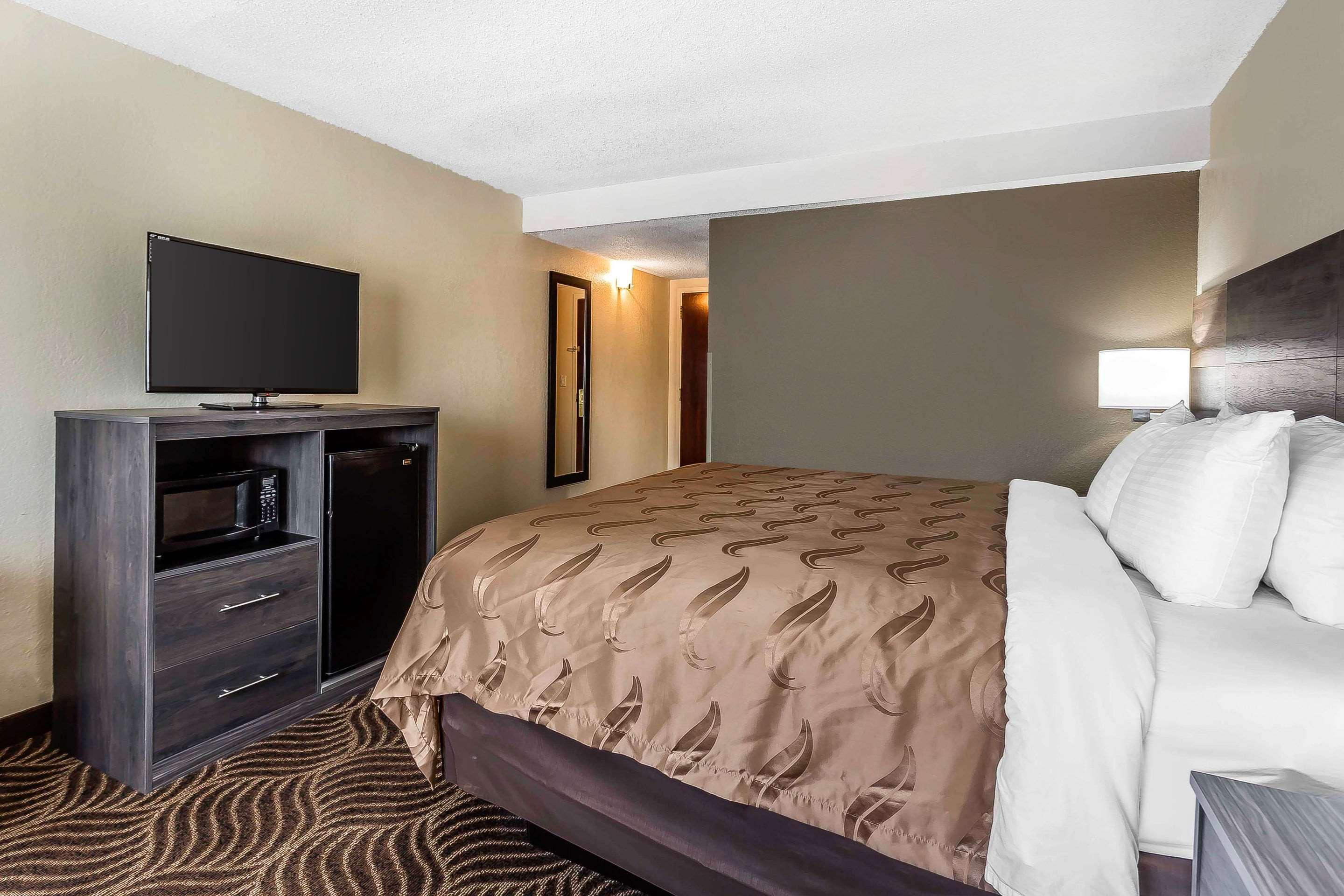 Quality Inn & Suites Salisbury Buitenkant foto