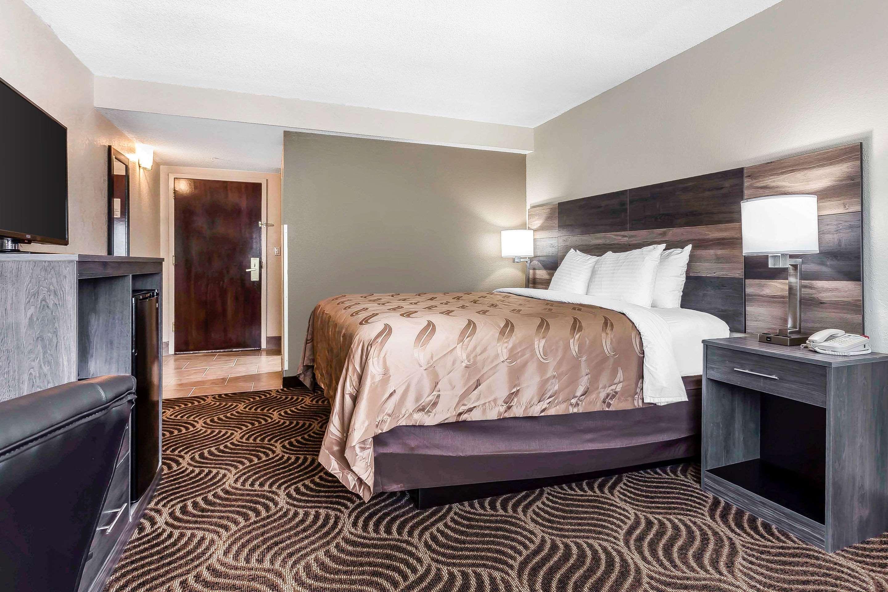 Quality Inn & Suites Salisbury Buitenkant foto