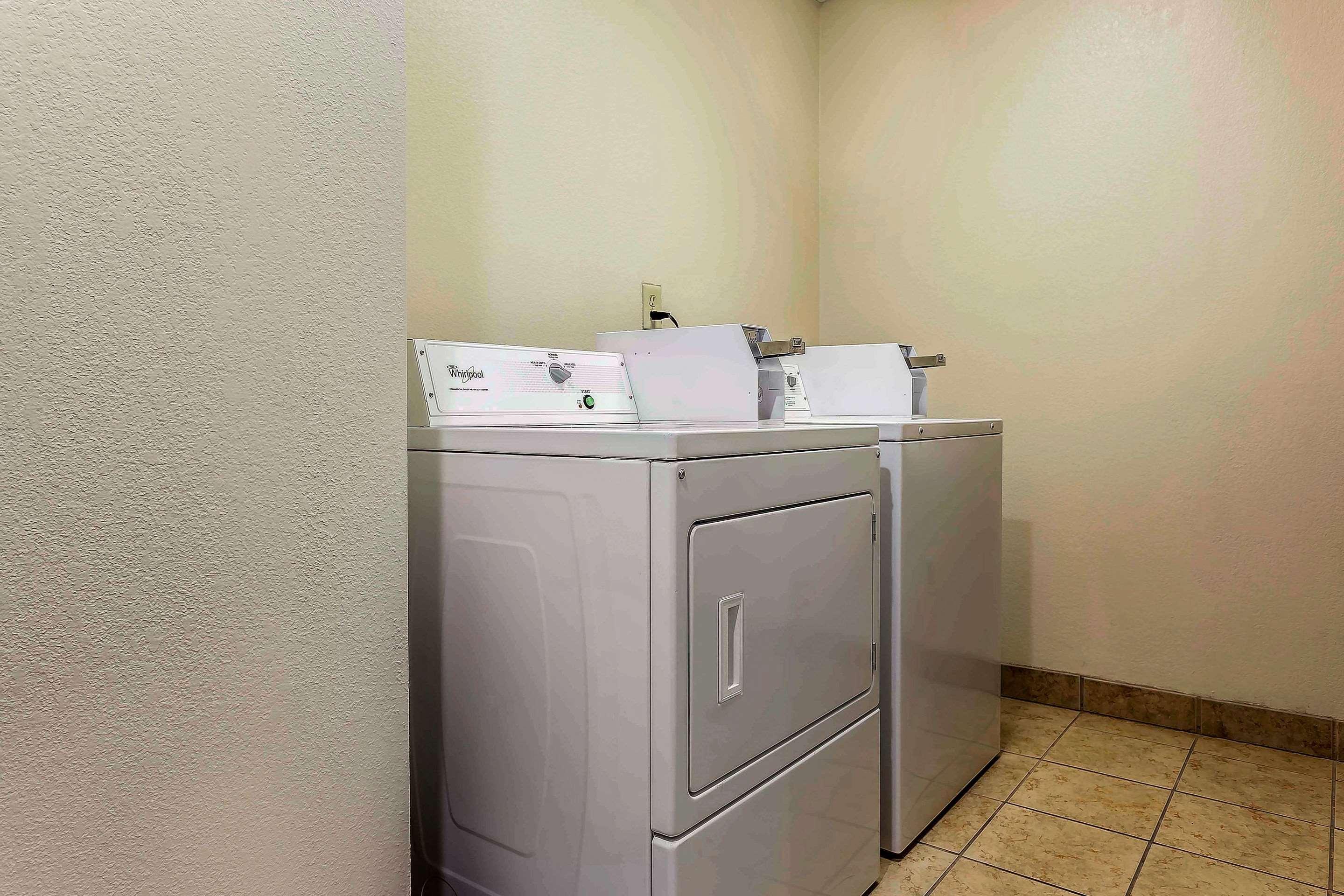 Quality Inn & Suites Salisbury Buitenkant foto